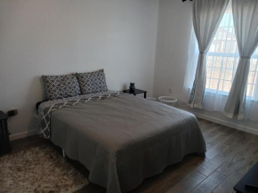All-inclusive bright bedroom. A/C, private WC and wash.